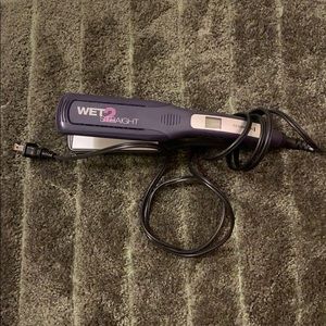 Wet 2 straight straightener